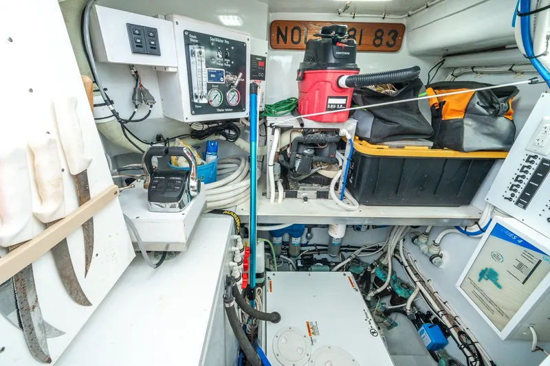 Slide: The Image of Venturer 44 Fifth Day 2000 Venturer 44 Sportfish - 7590983