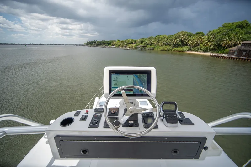 Slide: The Image of Venturer 44 Fifth Day 2000 Venturer 44 Sportfish - 7591005