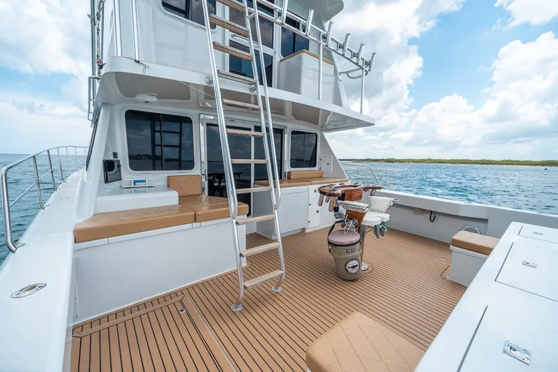 Slide: The Image of Venturer 44 Fifth Day 2000 Venturer 44 Sportfish - 7590968
