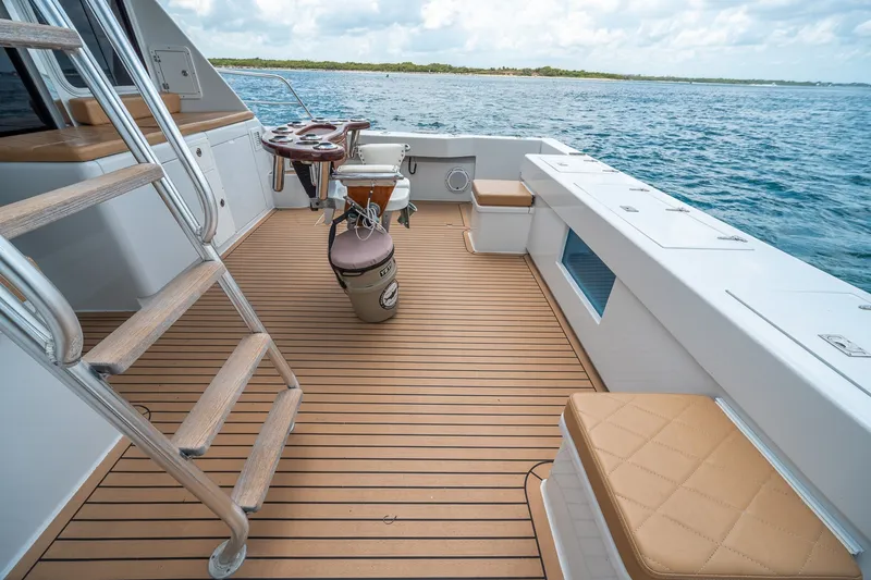 Slide: The Image of Venturer 44 Fifth Day 2000 Venturer 44 Sportfish - 7590970