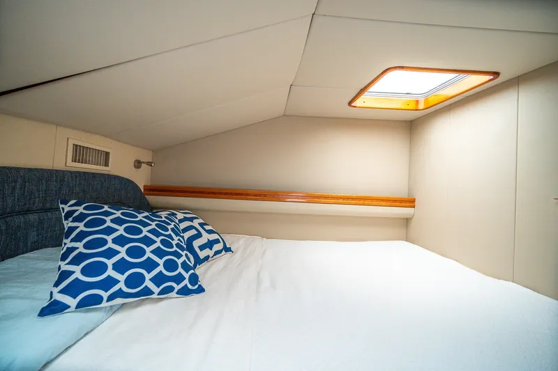 Slide: The Image of Venturer 44 Fifth Day 2000 Venturer 44 Sportfish - 7590946