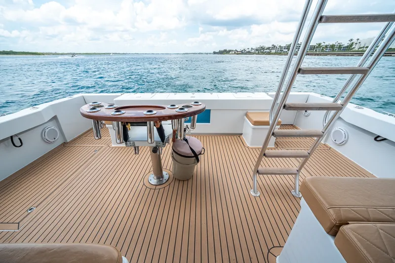 Slide: The Image of Venturer 44 Fifth Day 2000 Venturer 44 Sportfish - 7590960