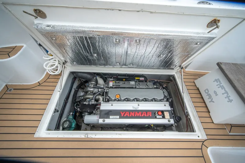 Slide: The Image of Venturer 44 Fifth Day 2000 Venturer 44 Sportfish - 7591013