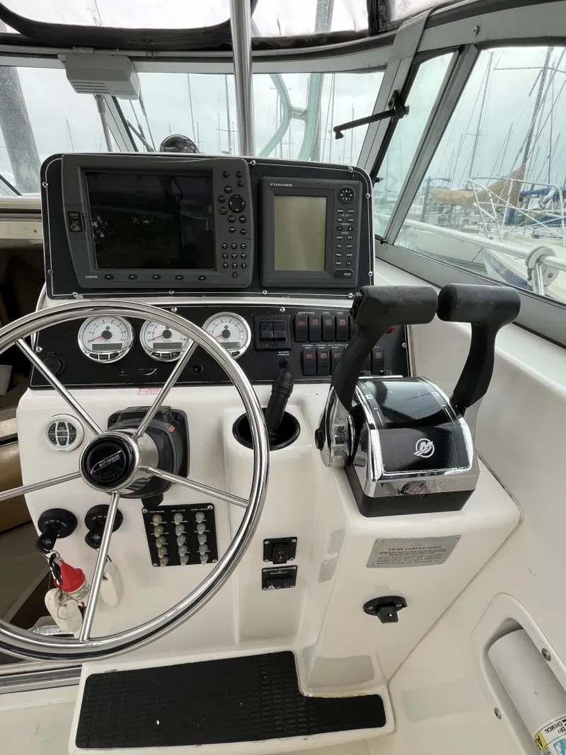 Slide: The Image of Boston Whaler Conquest 28 2001 - 7591270