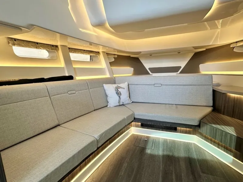 Slide: The Image of Sea Ray 37 Sundancer 370 OB 2022 - 7591387