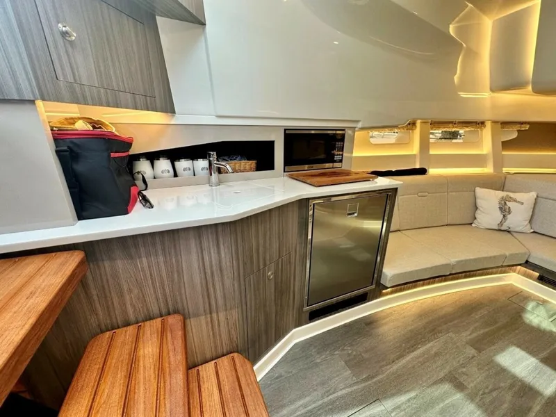 Slide: The Image of Sea Ray 37 Sundancer 370 OB 2022 - 7591383