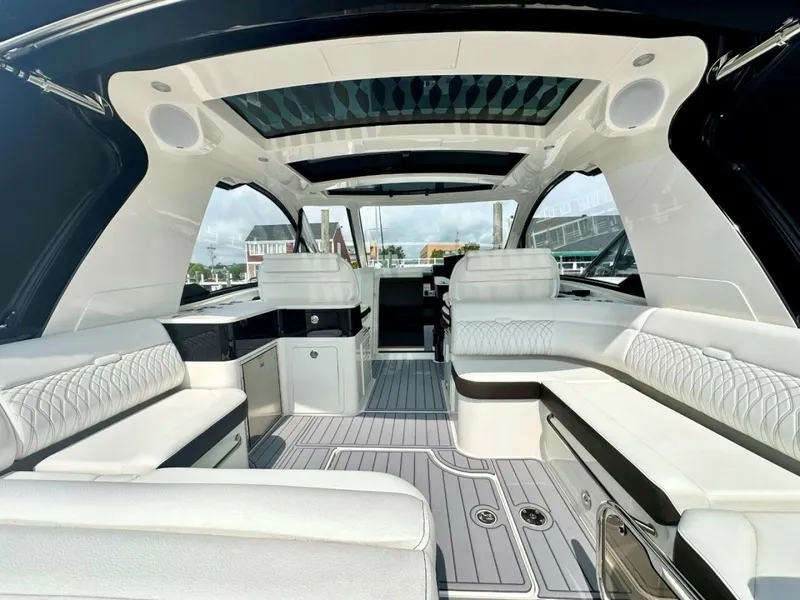 Slide: The Image of Sea Ray 37 Sundancer 370 OB 2022 - 7591396