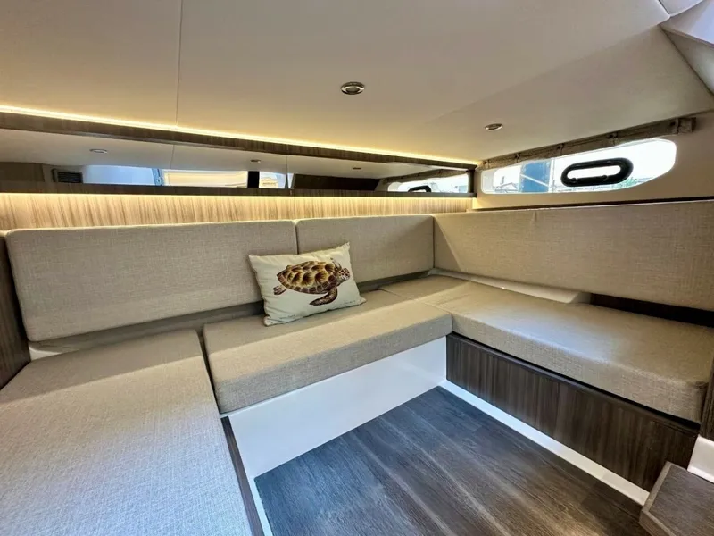 Slide: The Image of Sea Ray 37 Sundancer 370 OB 2022 - 7591384