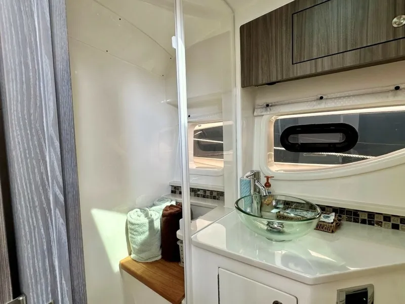 Slide: The Image of Sea Ray 37 Sundancer 370 OB 2022 - 7591397