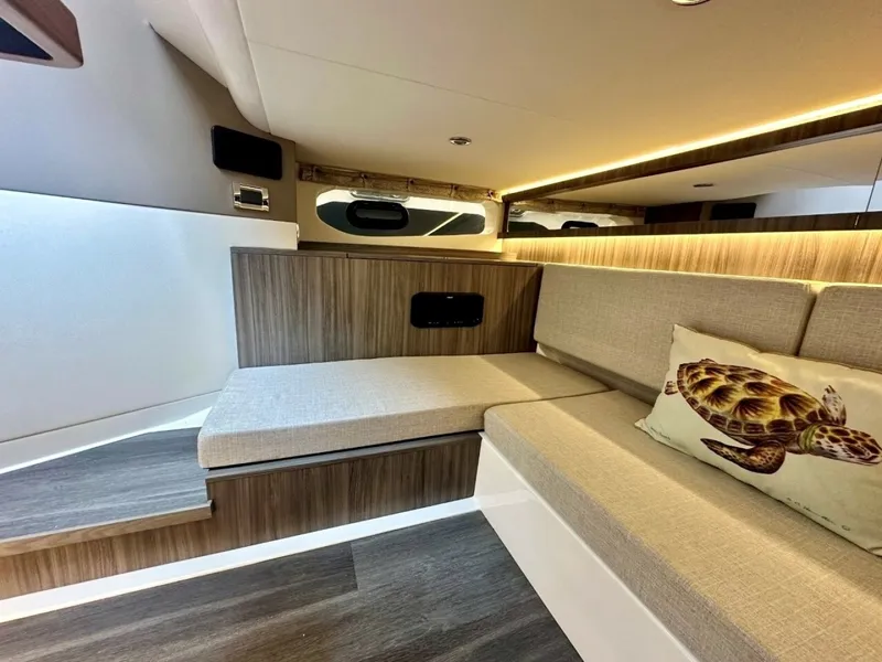 Slide: The Image of Sea Ray 37 Sundancer 370 OB 2022 - 7591386