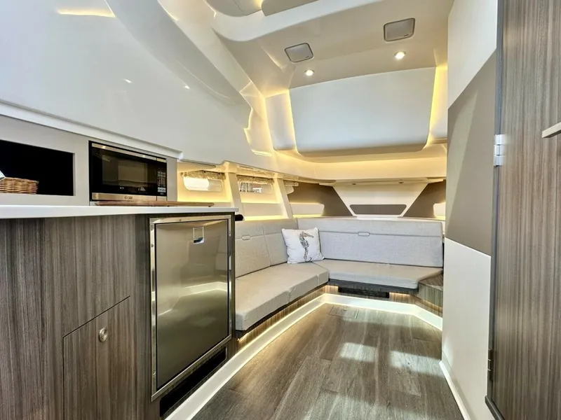 Slide: The Image of Sea Ray 37 Sundancer 370 OB 2022 - 7591394
