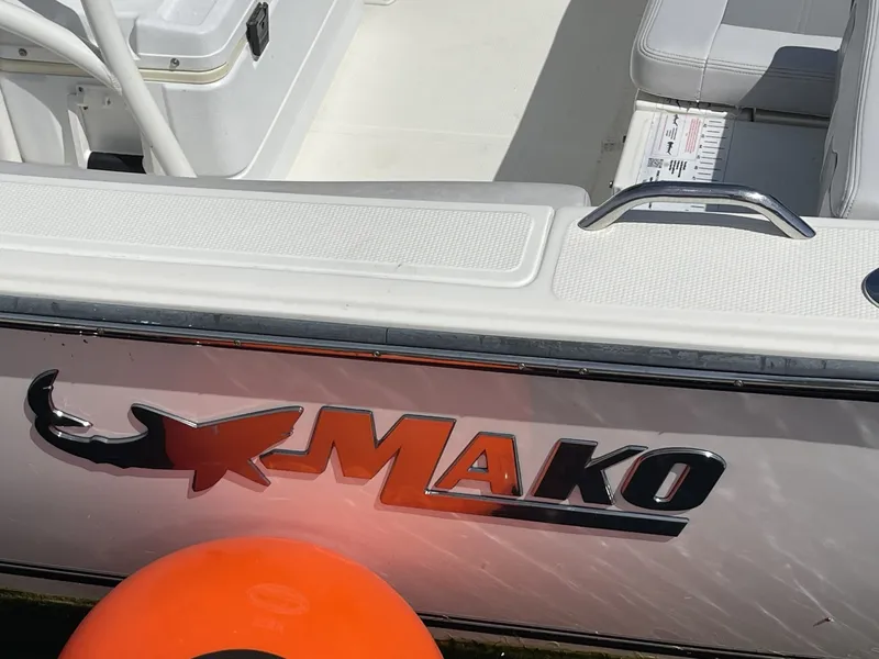 Slide: The Image of Mako 214 CC 2023 - 7591679
