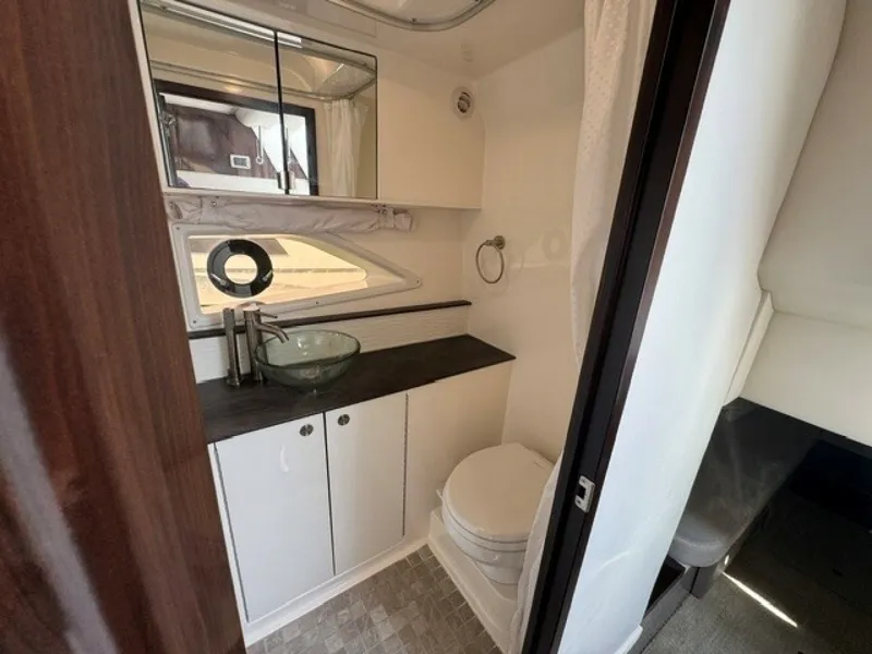 Slide: The Image of Sea Ray 320 Sundancer 2020 - 7595869