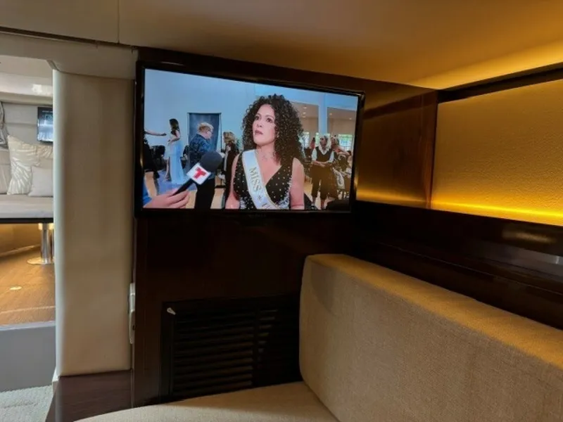 Slide: The Image of Sea Ray 320 Sundancer 2020 - 7595875