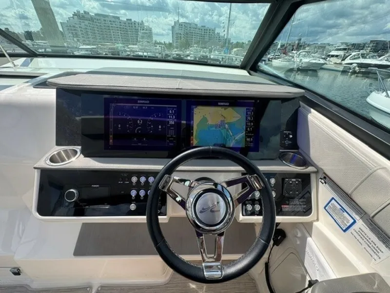 Slide: The Image of Sea Ray 320 Sundancer 2020 - 7595863