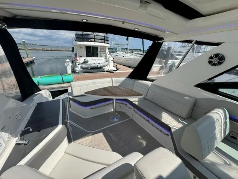 Slide: The Image of Sea Ray 320 Sundancer 2020 - 7595854