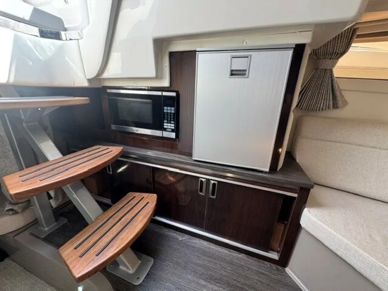 Slide: The Image of Sea Ray 320 Sundancer 2020 - 7595872