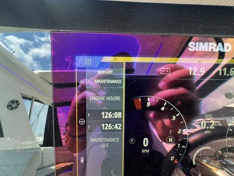 Slide: The Image of Sea Ray 320 Sundancer 2020 - 7595866