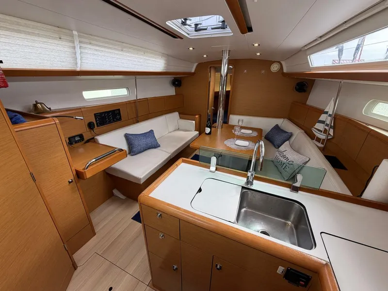 Slide: The Image of Jeanneau Sun Odyssey 389 2018 - 7596897