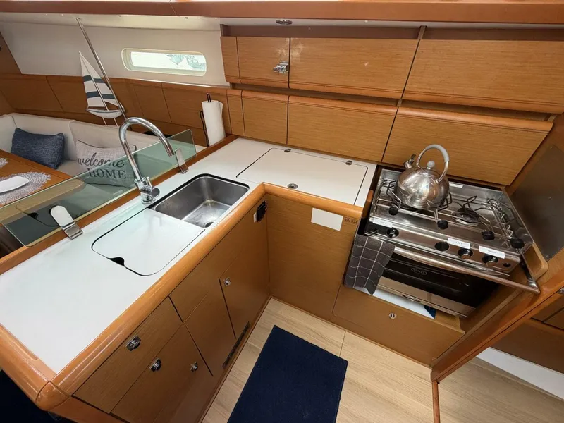 Slide: The Image of Jeanneau Sun Odyssey 389 2018 - 7596899