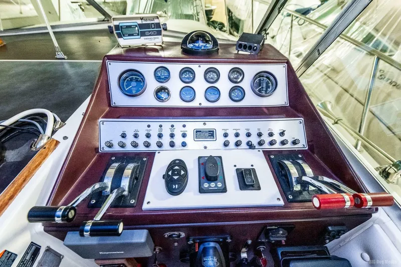Slide: The Image of Chris-Craft 33 1985 - 7597676