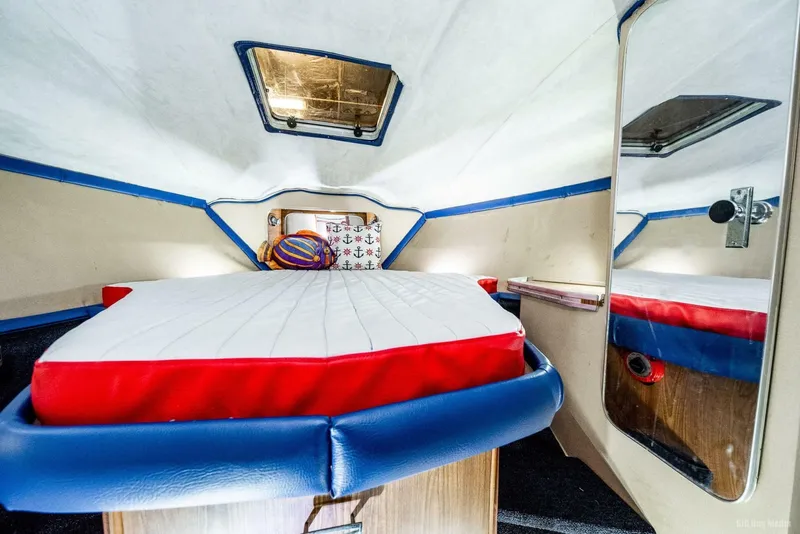 Slide: The Image of Chris-Craft 33 1985 - 7597691