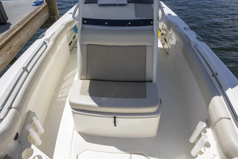 Slide: The Image of Boston Whaler 230 OUTRAGE 2021 - 7601180