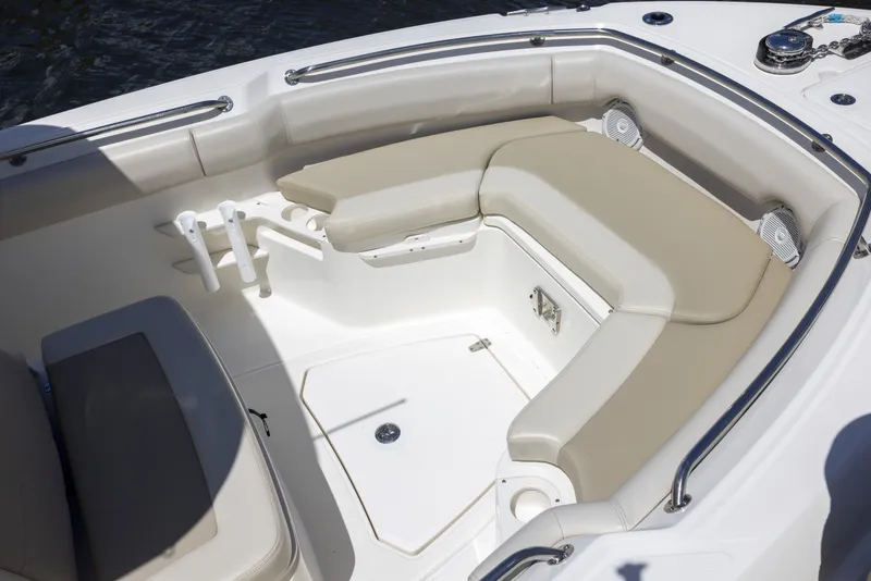 Slide: The Image of Boston Whaler 230 OUTRAGE 2021 - 7601177