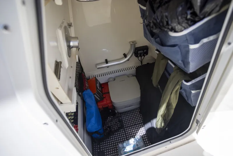 Slide: The Image of Boston Whaler 230 OUTRAGE 2021 - 7601183