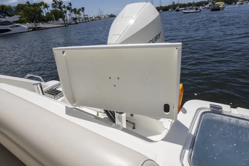 Slide: The Image of Boston Whaler 230 OUTRAGE 2021 - 7601194