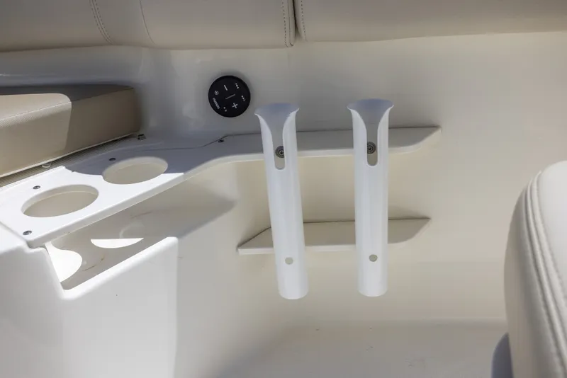 Slide: The Image of Boston Whaler 230 OUTRAGE 2021 - 7601179