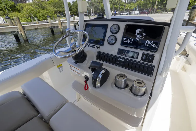 Slide: The Image of Boston Whaler 230 OUTRAGE 2021 - 7601185
