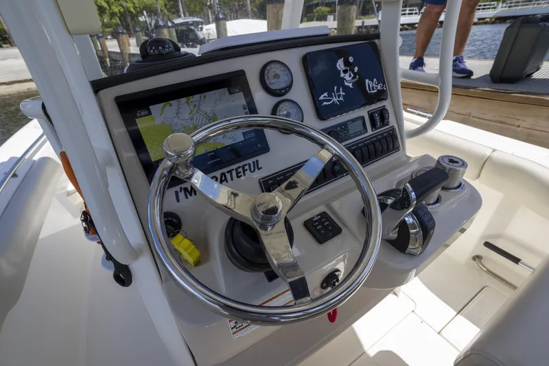 Slide: The Image of Boston Whaler 230 OUTRAGE 2021 - 7601188