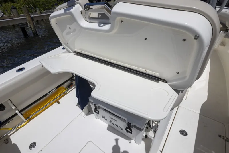 Slide: The Image of Boston Whaler 230 OUTRAGE 2021 - 7601192