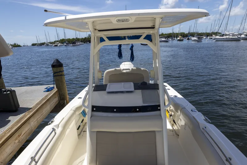 Slide: The Image of Boston Whaler 230 OUTRAGE 2021 - 7601181