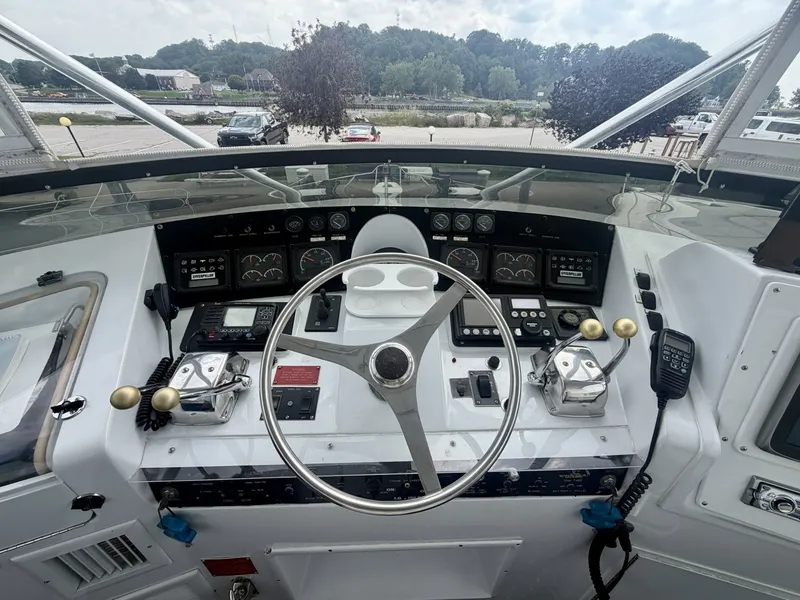 Slide: The Image of Hatteras 52 Cockpit Motor Yacht 1999 - 7601385