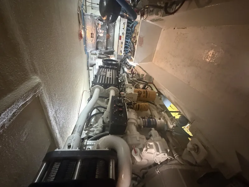 Slide: The Image of Hatteras 52 Cockpit Motor Yacht 1999 - 7601384