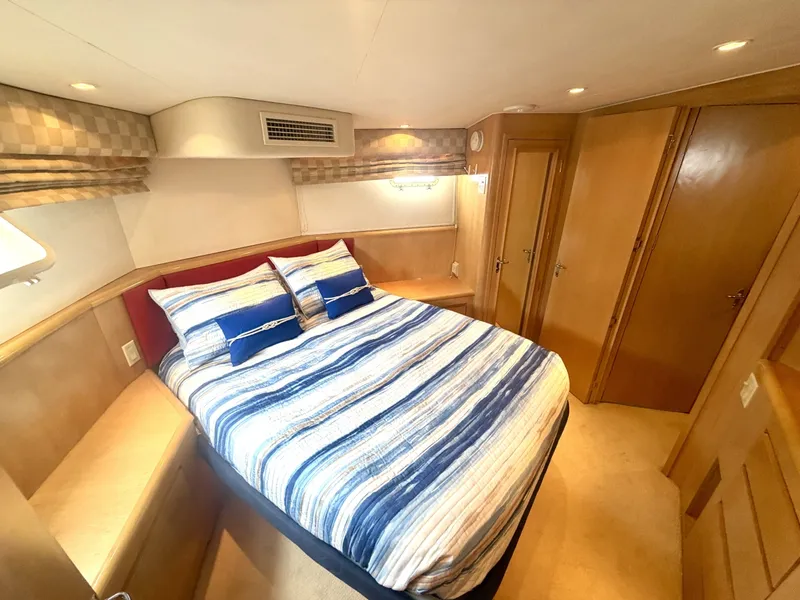 Slide: The Image of Hatteras 52 Cockpit Motor Yacht 1999 - 7601401