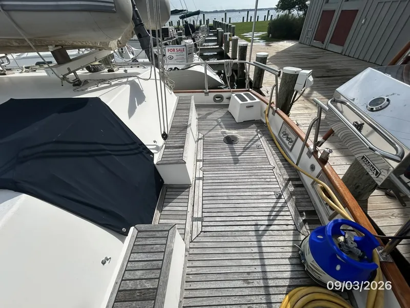 Slide: The Image of 42' Grand Banks aftdeck starboard - 7602182
