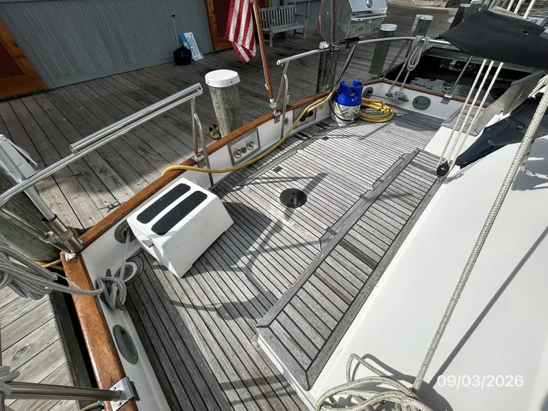 Slide: The Image of 42' Grand Banks aftdeck2 - 7602178