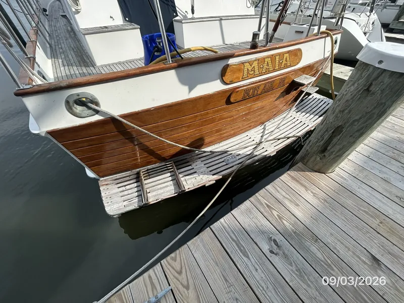 Slide: The Image of 42' Grand Banks swimplatform - 7602309