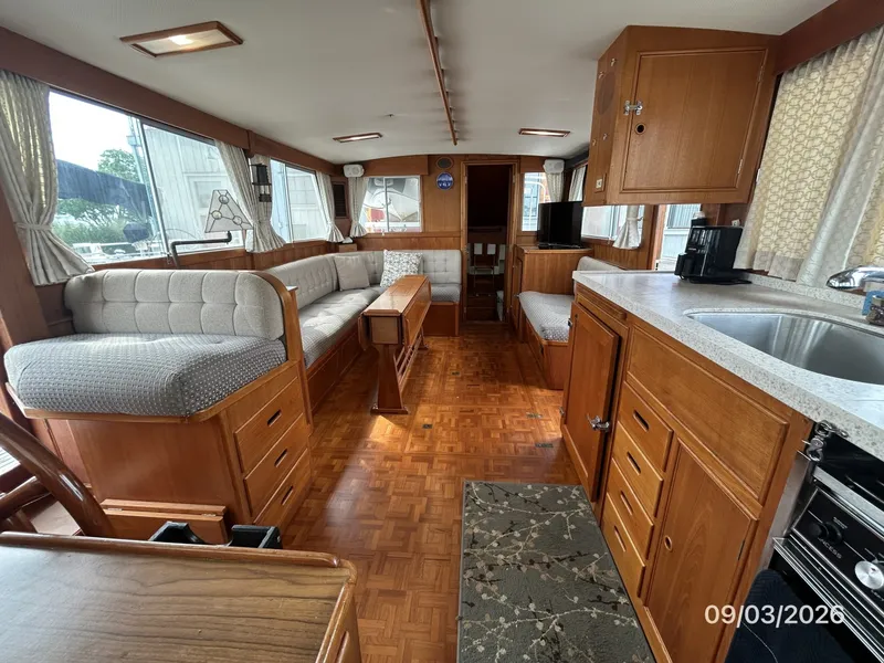Slide: The Image of 42' Grand Banks salon aft - 7602298