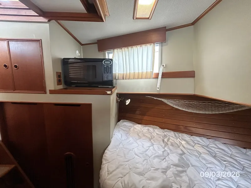Slide: The Image of 42' Grand Banks guest stateroom port - 7602258