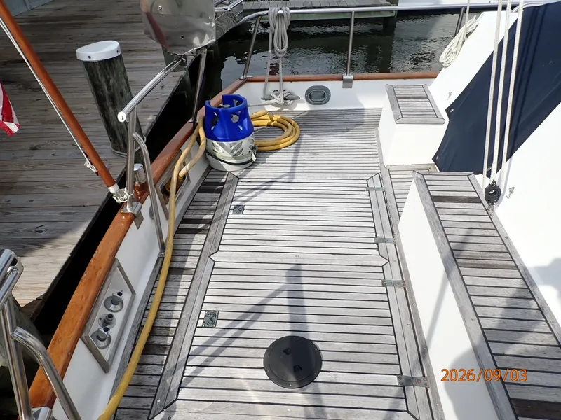 Slide: The Image of 42' Grand Banks aftdeck port - 7602180