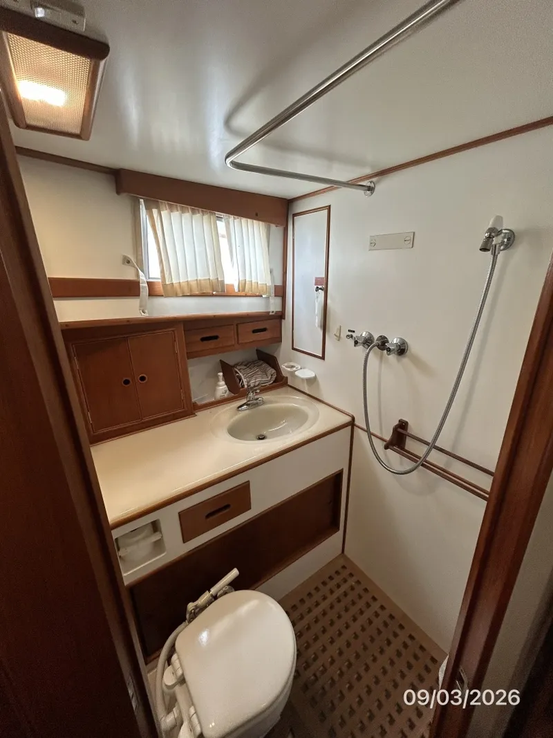 Slide: The Image of 42' Grand Banks guest stateroom head - 7602253