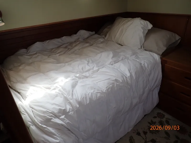 Slide: The Image of 42' Grand Banks master stateroom starboard berth - 7602287