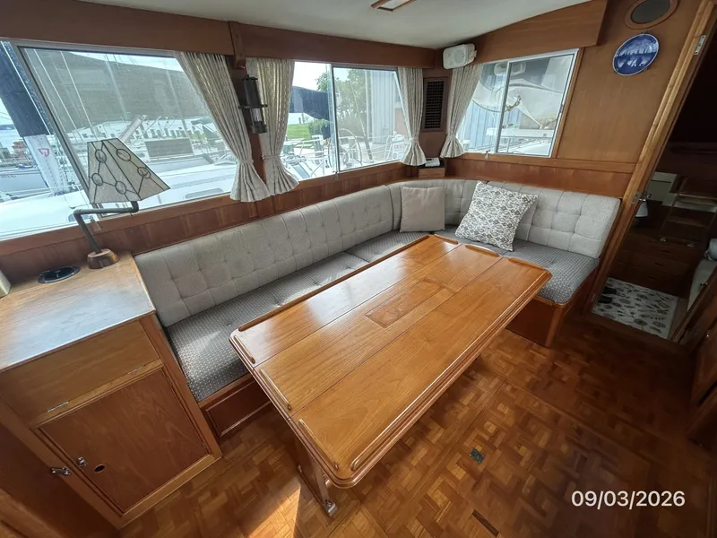 Slide: The Image of 42' Grand Banks salon starboard seating - 7602302