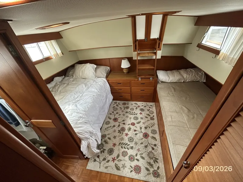 Slide: The Image of 42' Grand Banks master stateroom - 7602281
