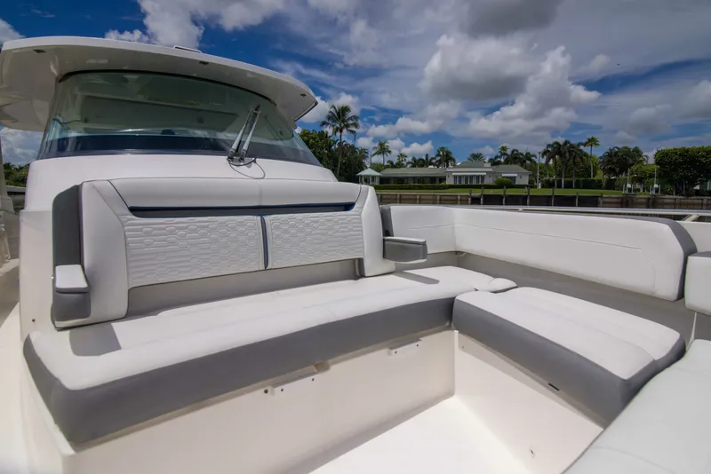 Slide: The Image of Tiara Yachts 38LS - One One 2019 Tiara Yachts 38LS - One One - 7602537