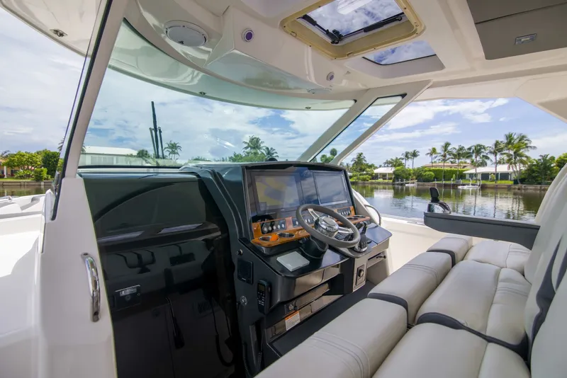 Slide: The Image of Tiara Yachts 38LS - One One 2019 Tiara Yachts 38LS - One One - 7602561